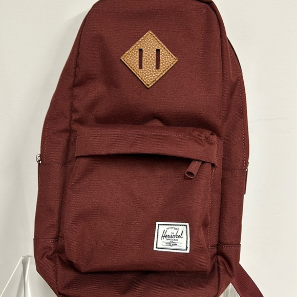 amal black 3d logo mini backpack NYLON Chloé Small Faye Suede and its compact size Color:Arctic Green/667 Holds up to a 13